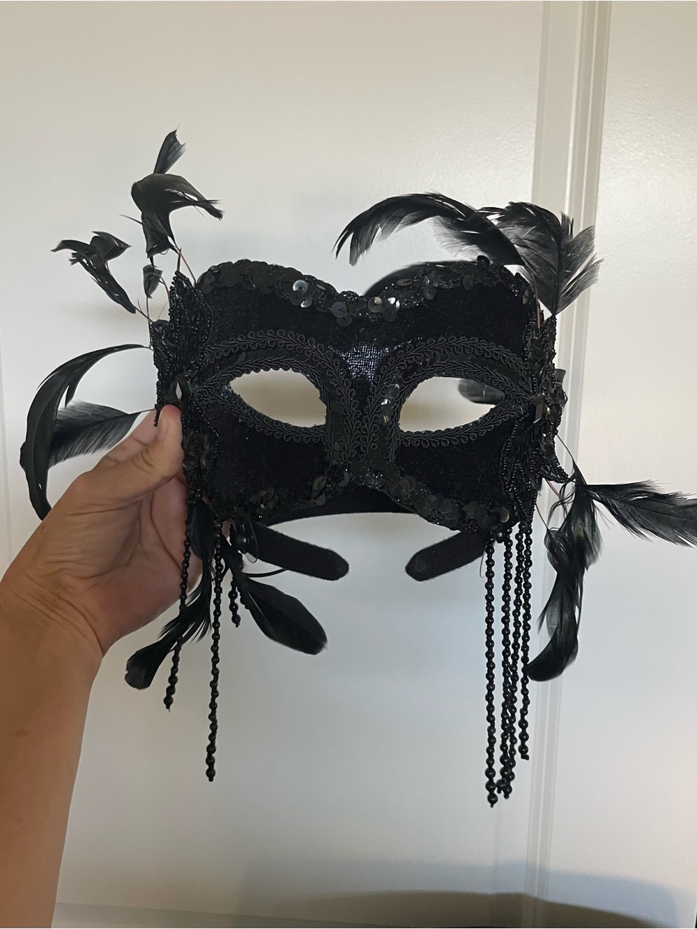 Black Feathered Lace Masquerade Mask - Picture 1 of 3